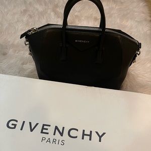 Beautiful Givenchy Antigona bag